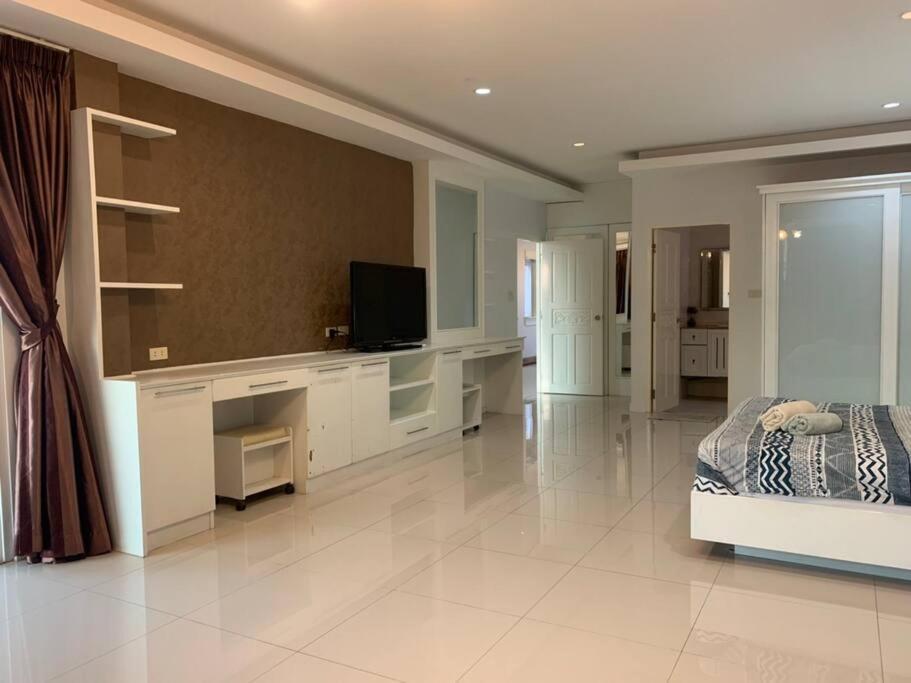 Lagoon Villa *