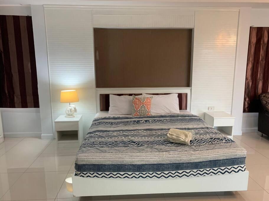 Lagoon Villa